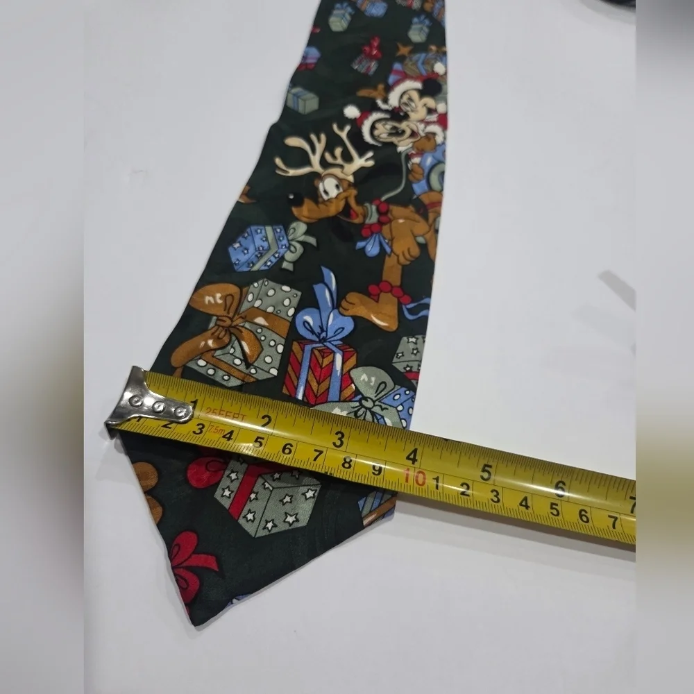 Disney Mickey and Minnie Christmas Tie - Picture 4 of 6